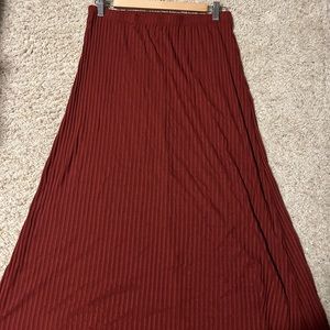 Burgundy ribbed midi skirt